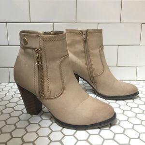 Tan ankle boots // gold accents