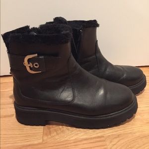 ZARA BLACK LEATHER BOOTS WITH FUR