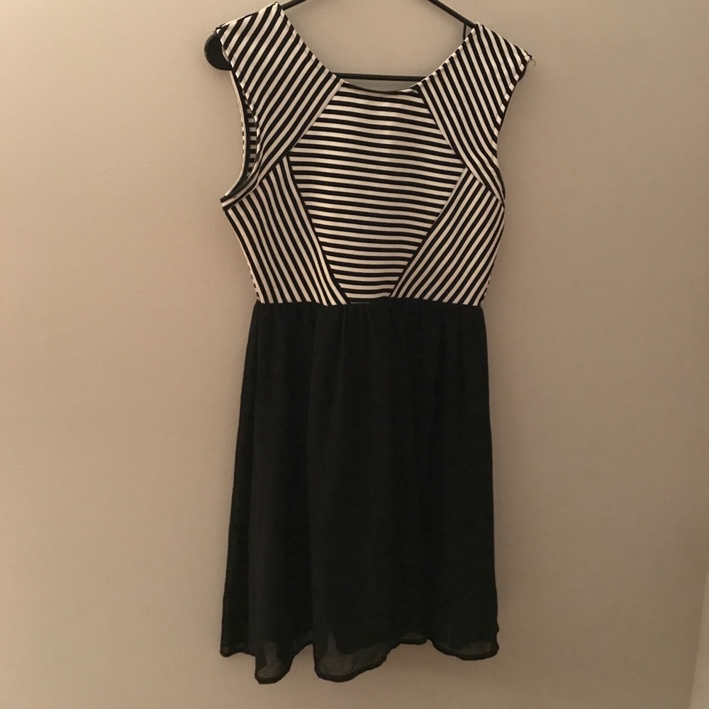 Black and White Patterned Top Dress