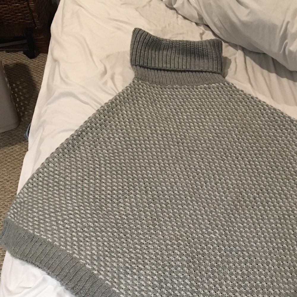 Poncho - Picture 2 of 4