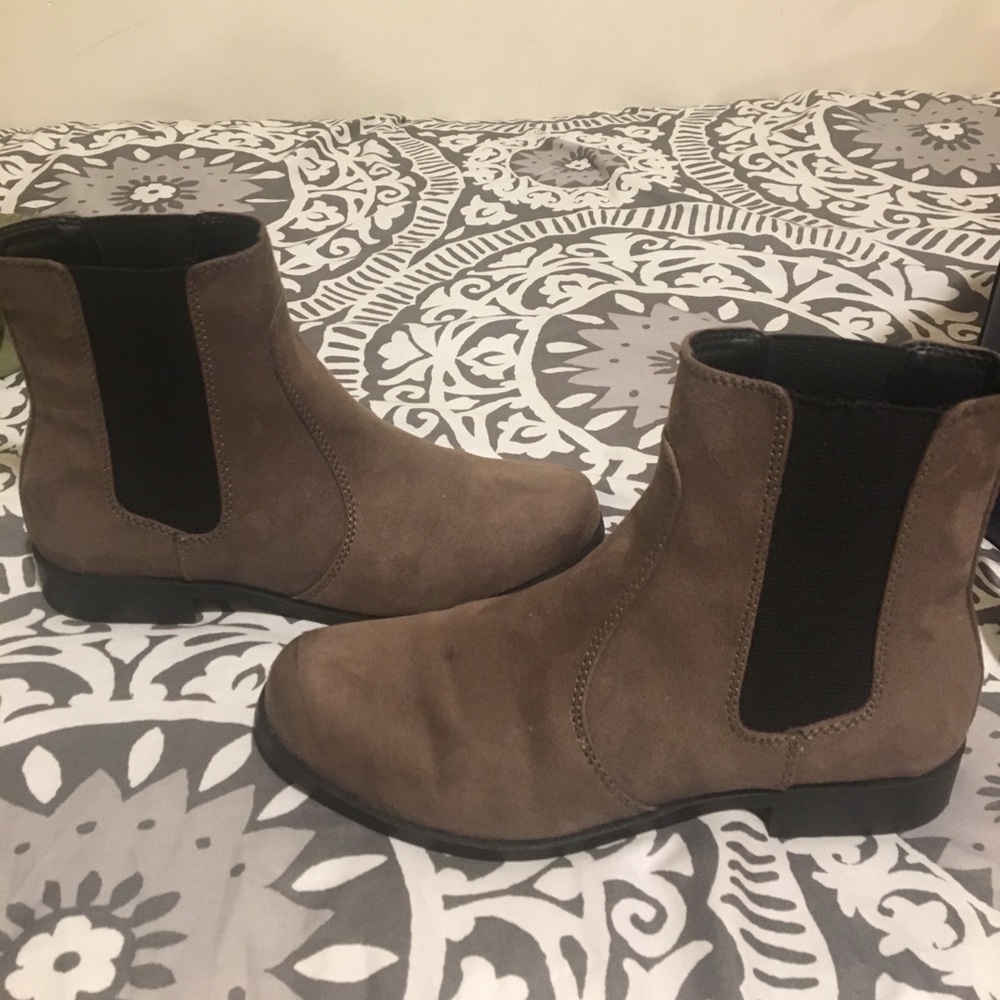 Boots - Picture 3 of 4