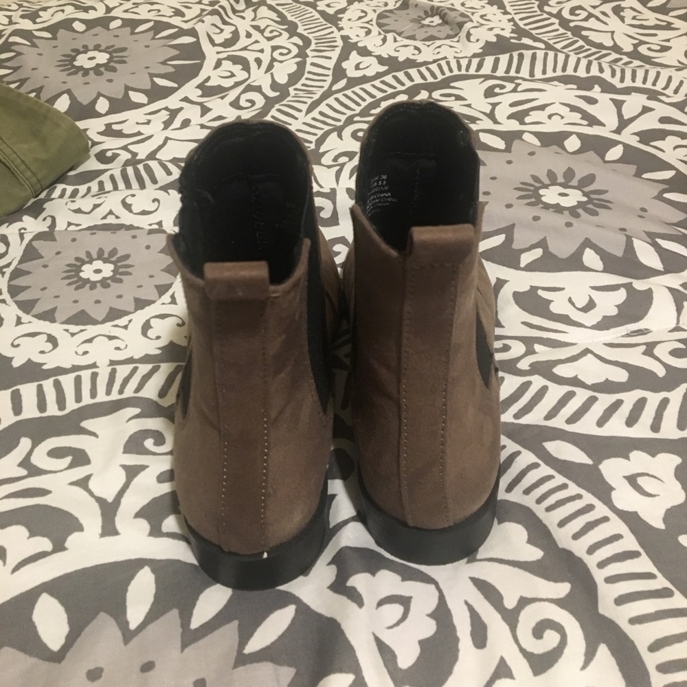 Boots - Picture 4 of 4