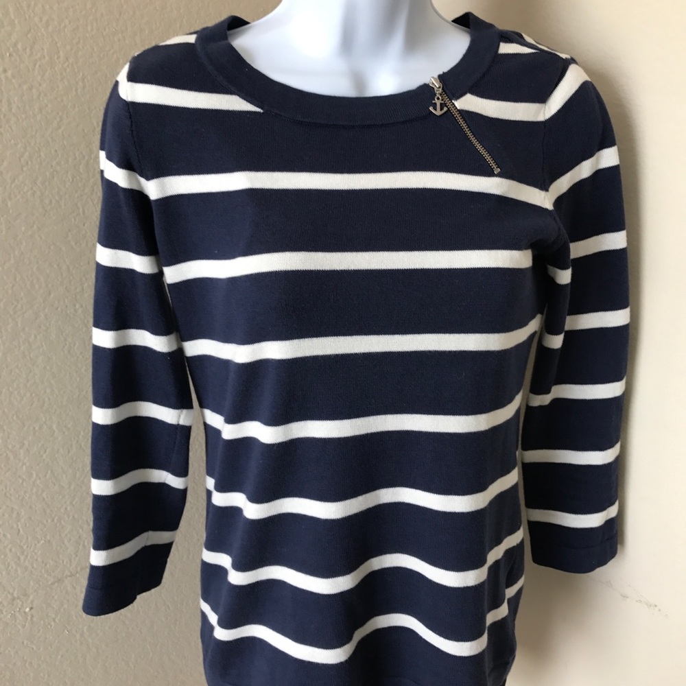 Beautiful Nautica sweater size S Stretchy