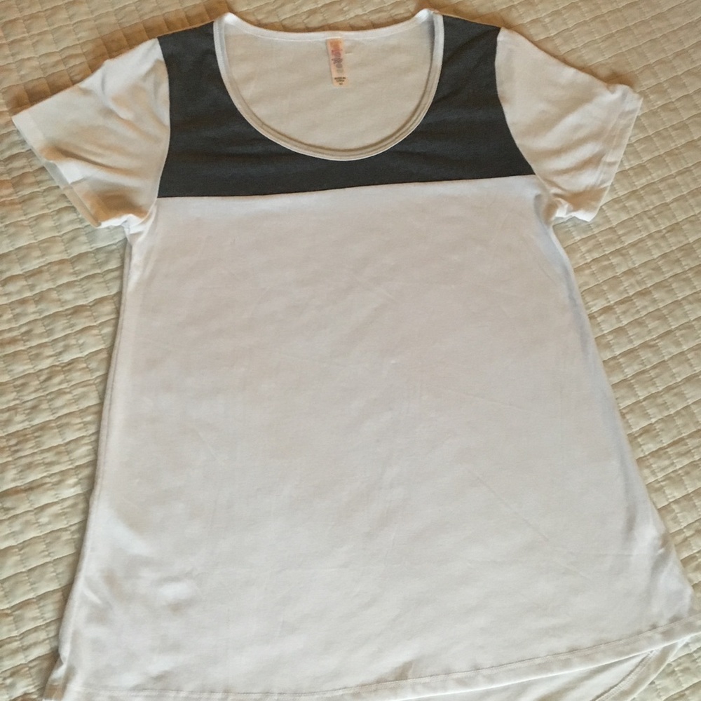 LuLaRoe Classic Tee XS