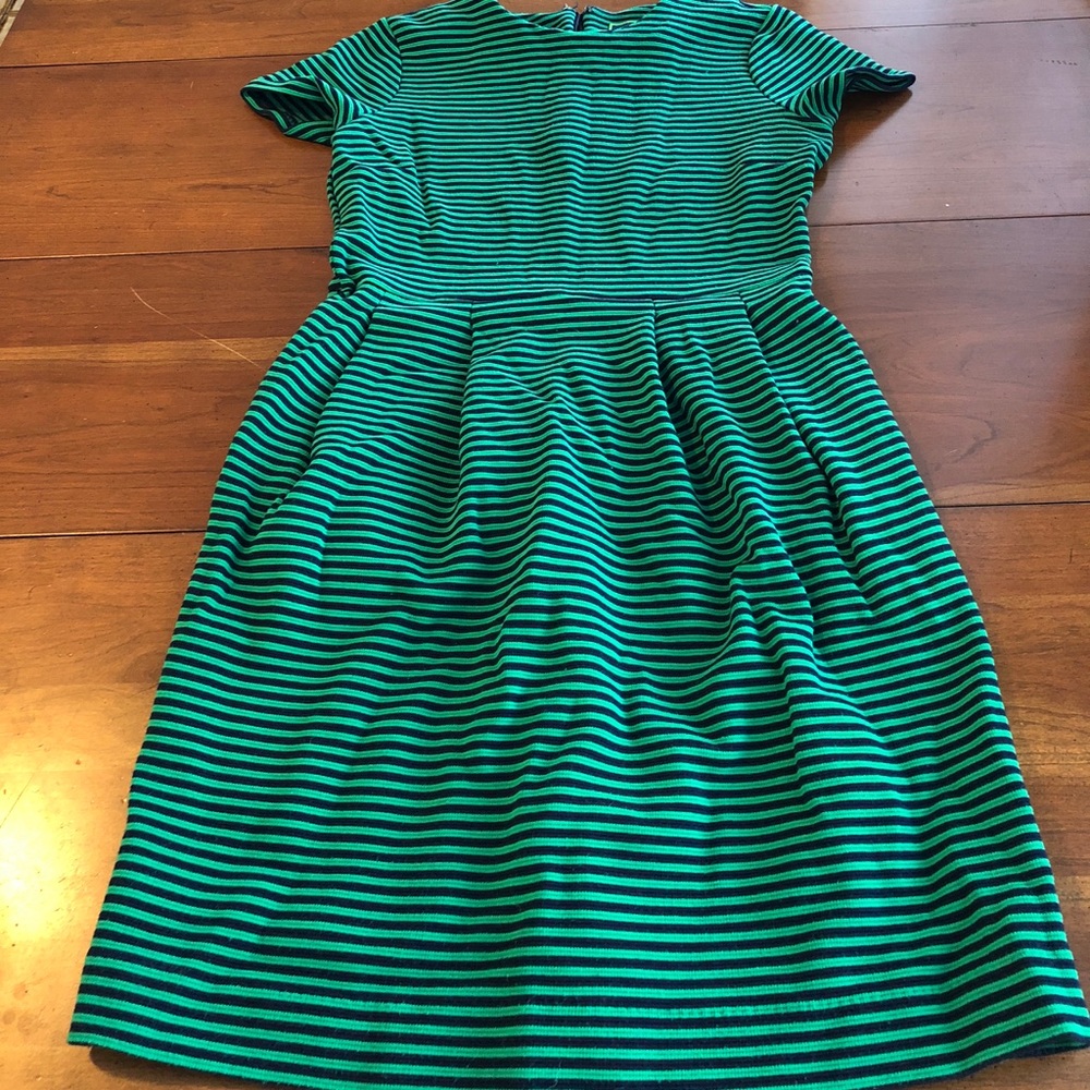 Super cute dress with pockets!🌠