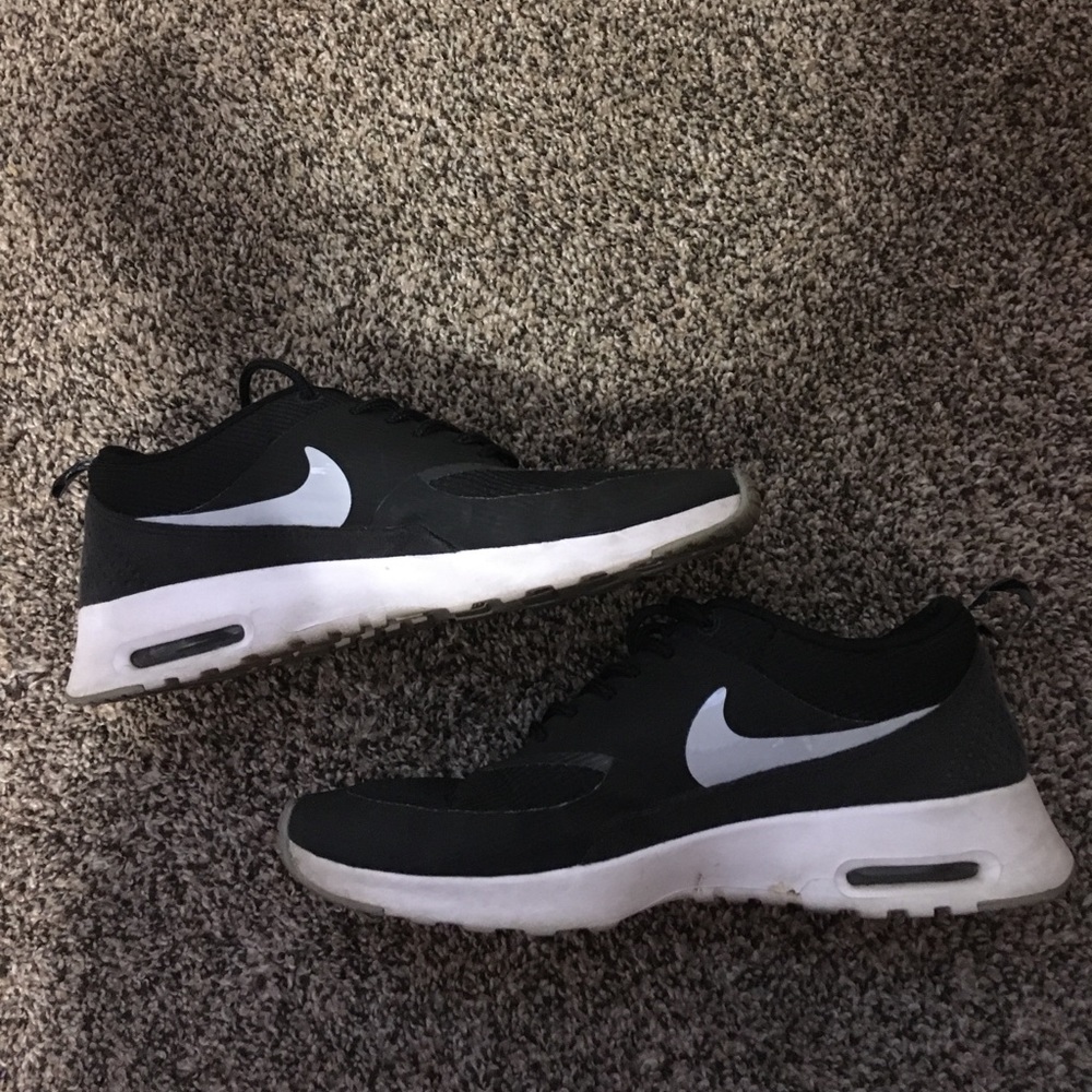 Black Nike Theas