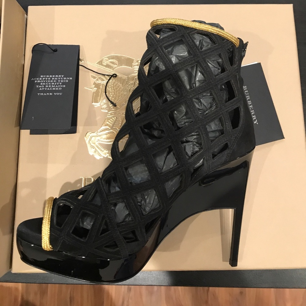Burberry boots size euro 37. Us 6.5