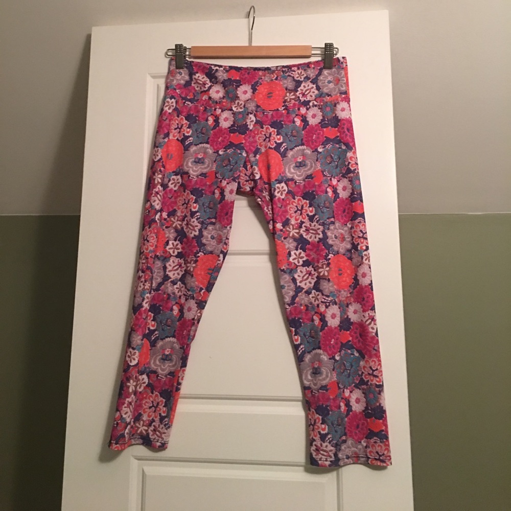 Onzie embroidery print cropped yoga pants