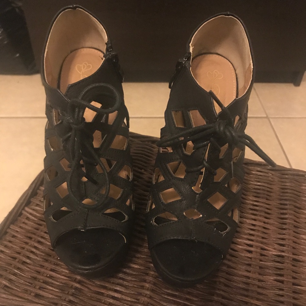 Black Wedges
