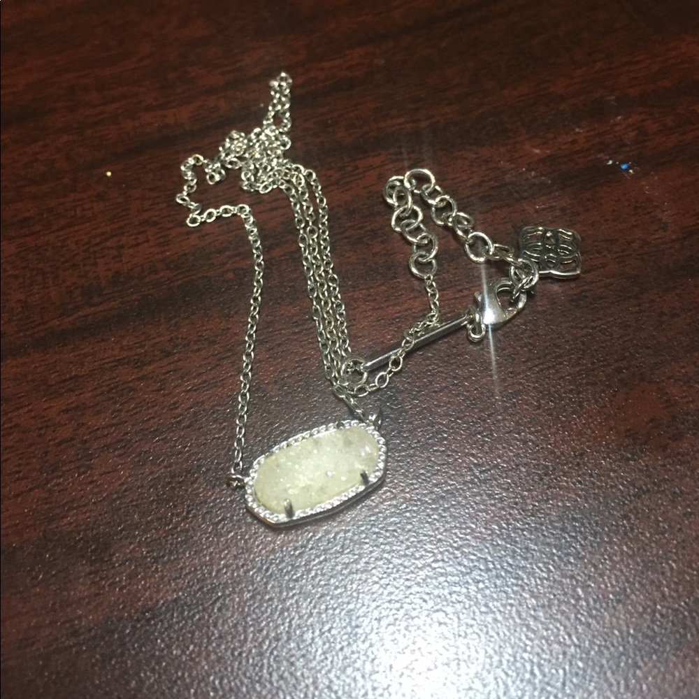 Kendra Scott necklace