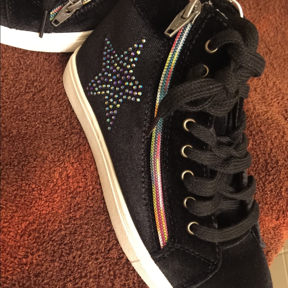 Girls black sneakers