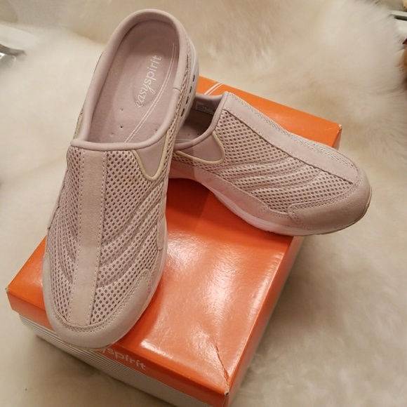 Easy Spirit Shoes - NIB Easy Spirit Traveltime Slipon