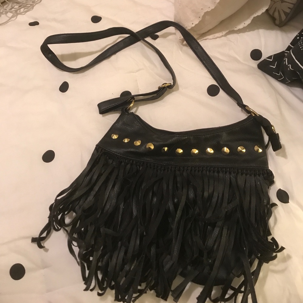 Cross body fringe satchel!🖤