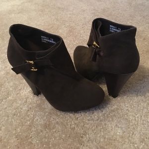 Dark brown ankle boots!!!