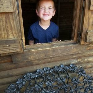 Meet your Posher, Crystal