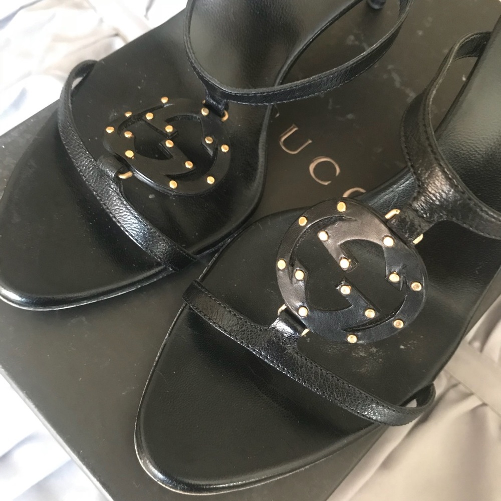 Black leather Gucci sandals🖤