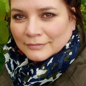 Meet your Posher, Lois