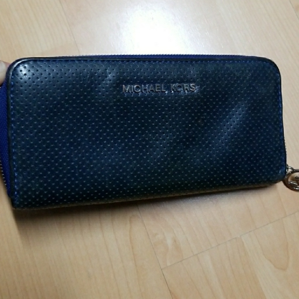 Michael Kors long zip wallet  Blue perforated