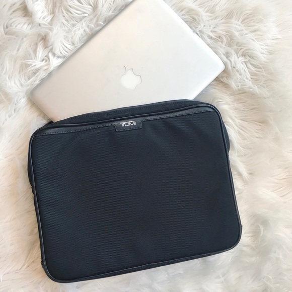 tumi laptop sleeve 15