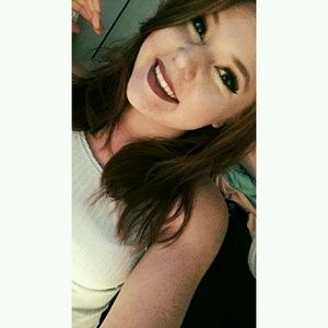 Meet your Posher, Hayley