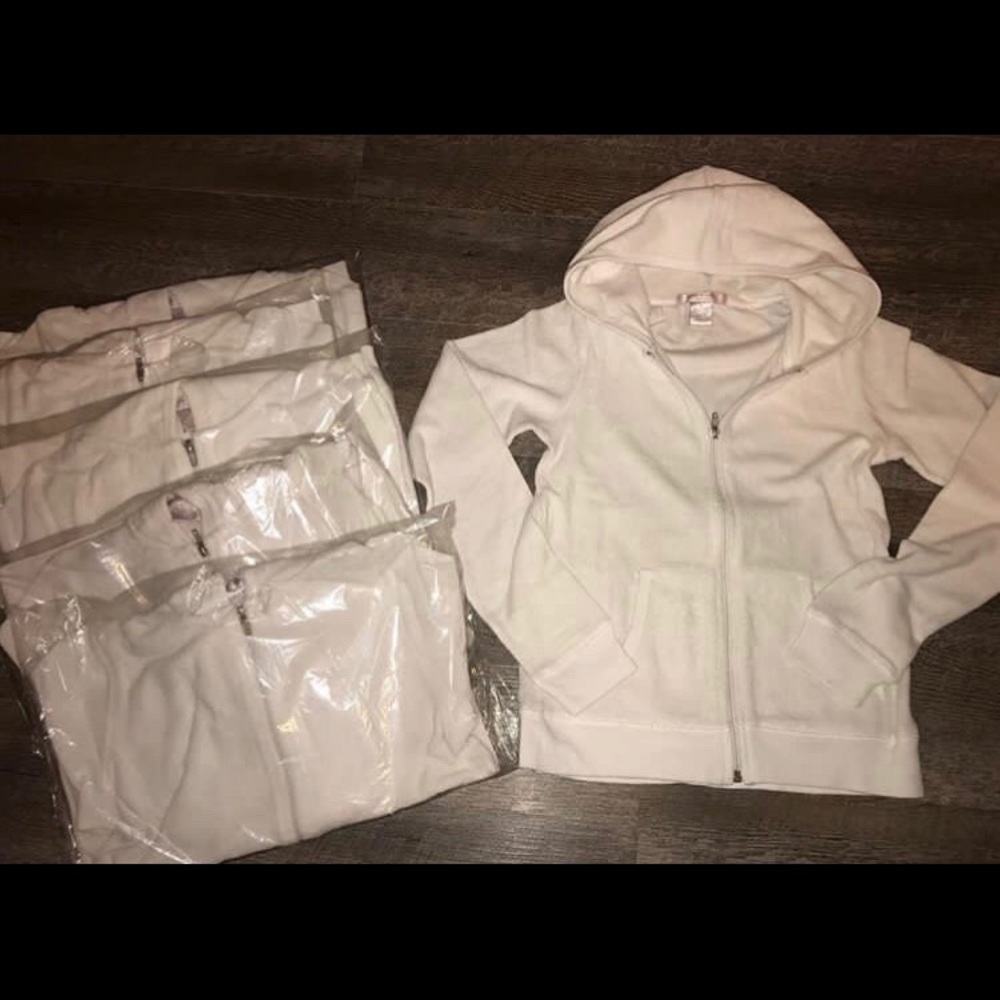 Romeo and Juliette couture white zip up! Very cute