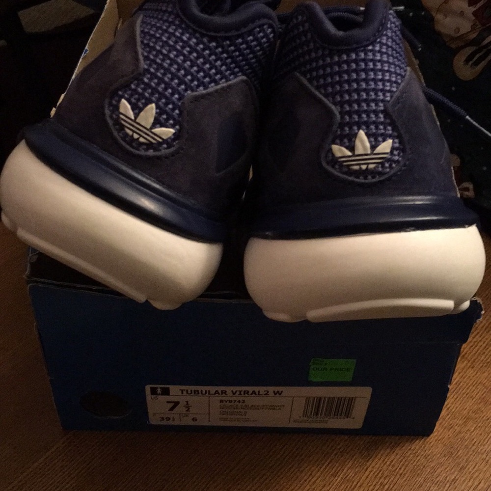 ⭐️BRAND NEW⭐️😎Womens Adidas Tubular - Picture 5 of 5