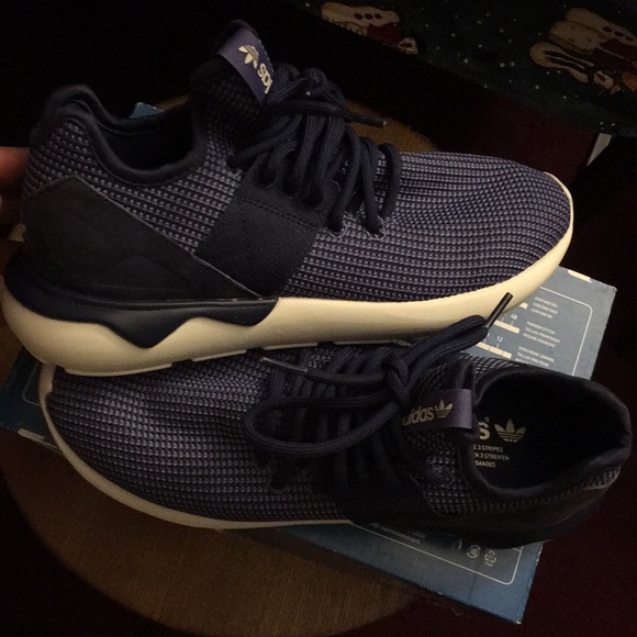 ⭐️BRAND NEW⭐️😎Womens Adidas Tubular - Picture 3 of 5