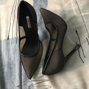 GUESS: BLACK TRANSPARENT PUMPS 👠