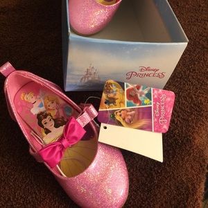 Sparkling Pink patent leather shoes with pink bows