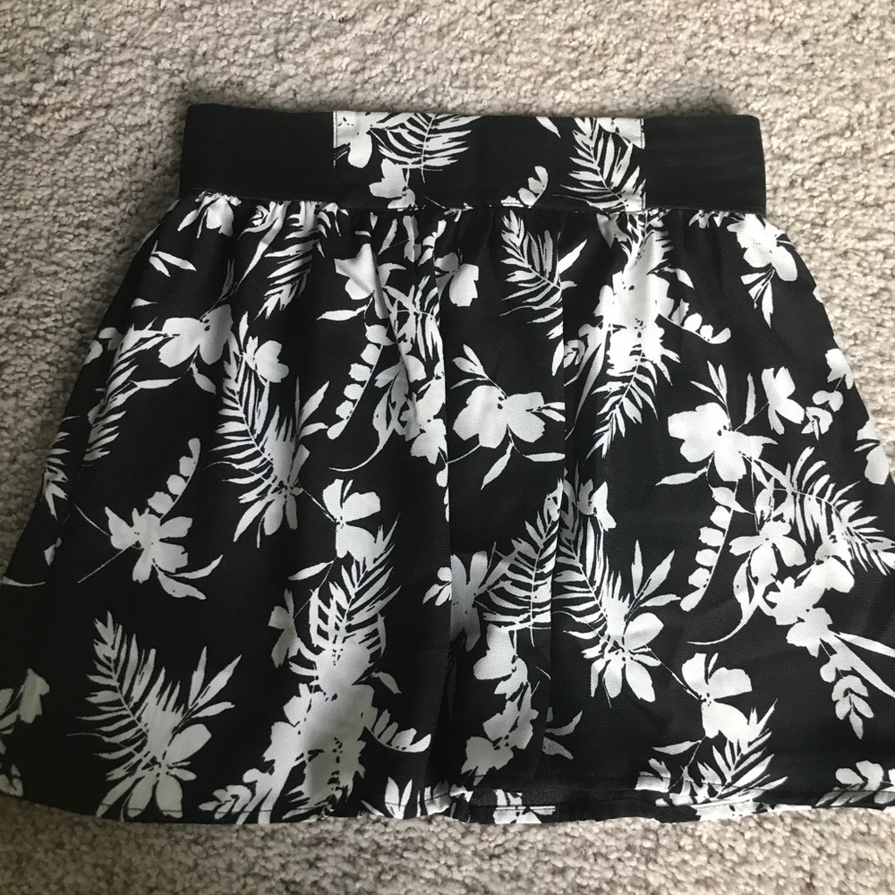 Floral pattern skirt.