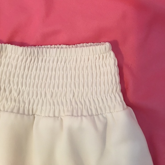 White high waisted shorts - Picture 3 of 3