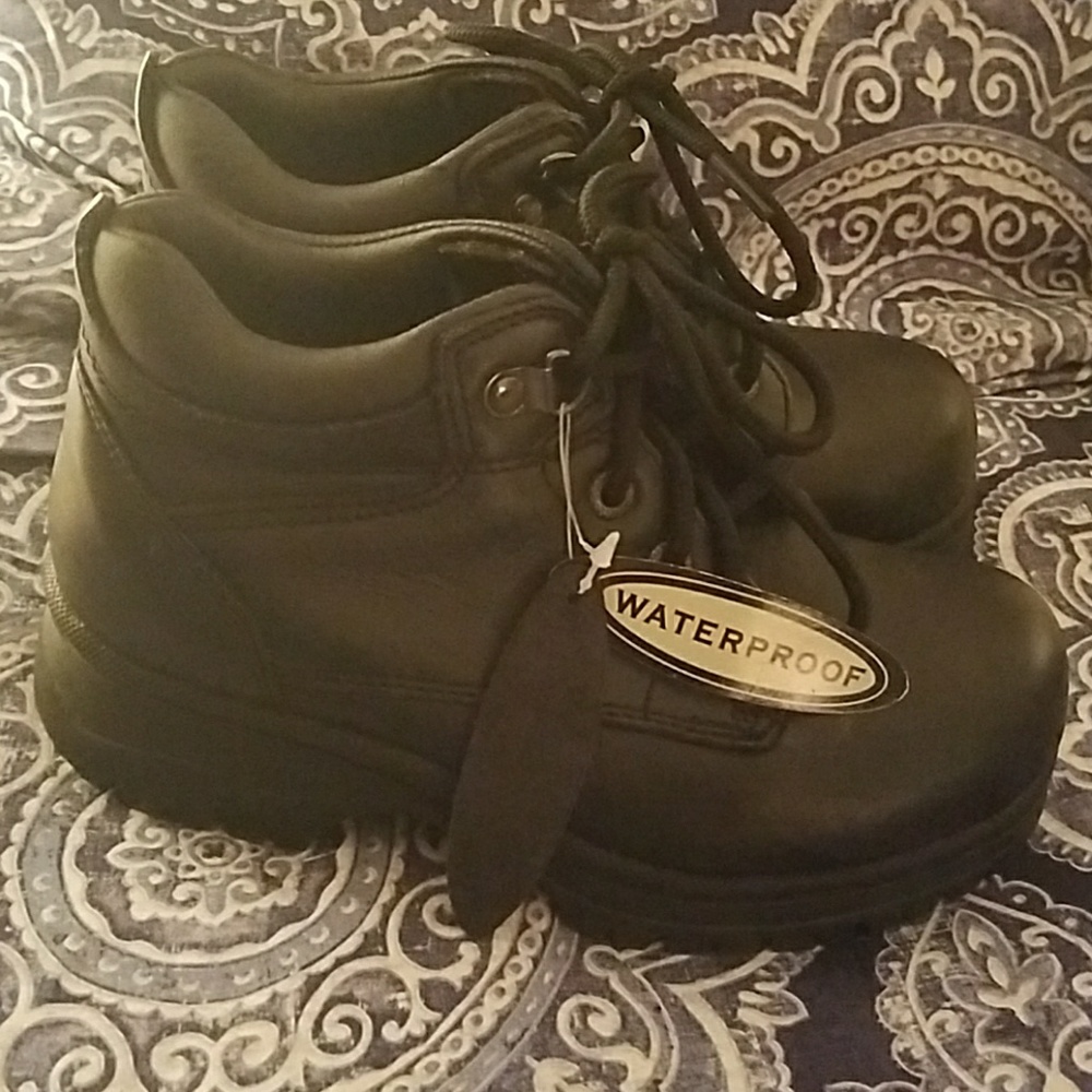 Boys boots
