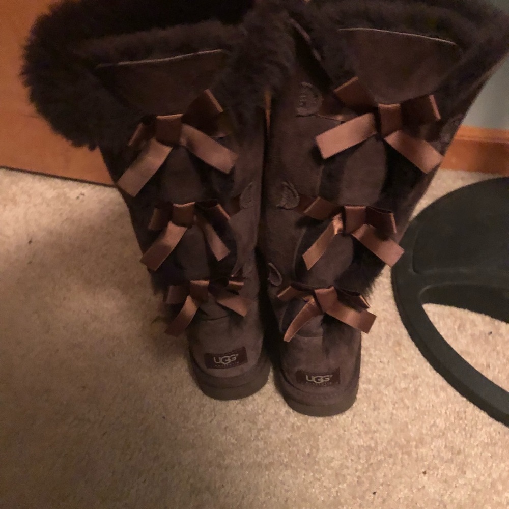 UGGS Boots - Picture 2 of 2