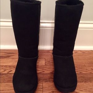 **SALE thru 12/3**UGG Classic Tall, Black, Size 7