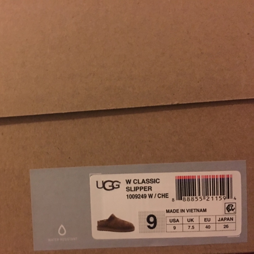 UGG Women's Classic Slipper Size 9