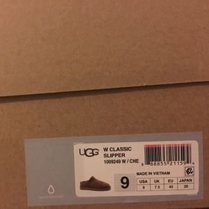 UGG Women's Classic Slipper Size 9