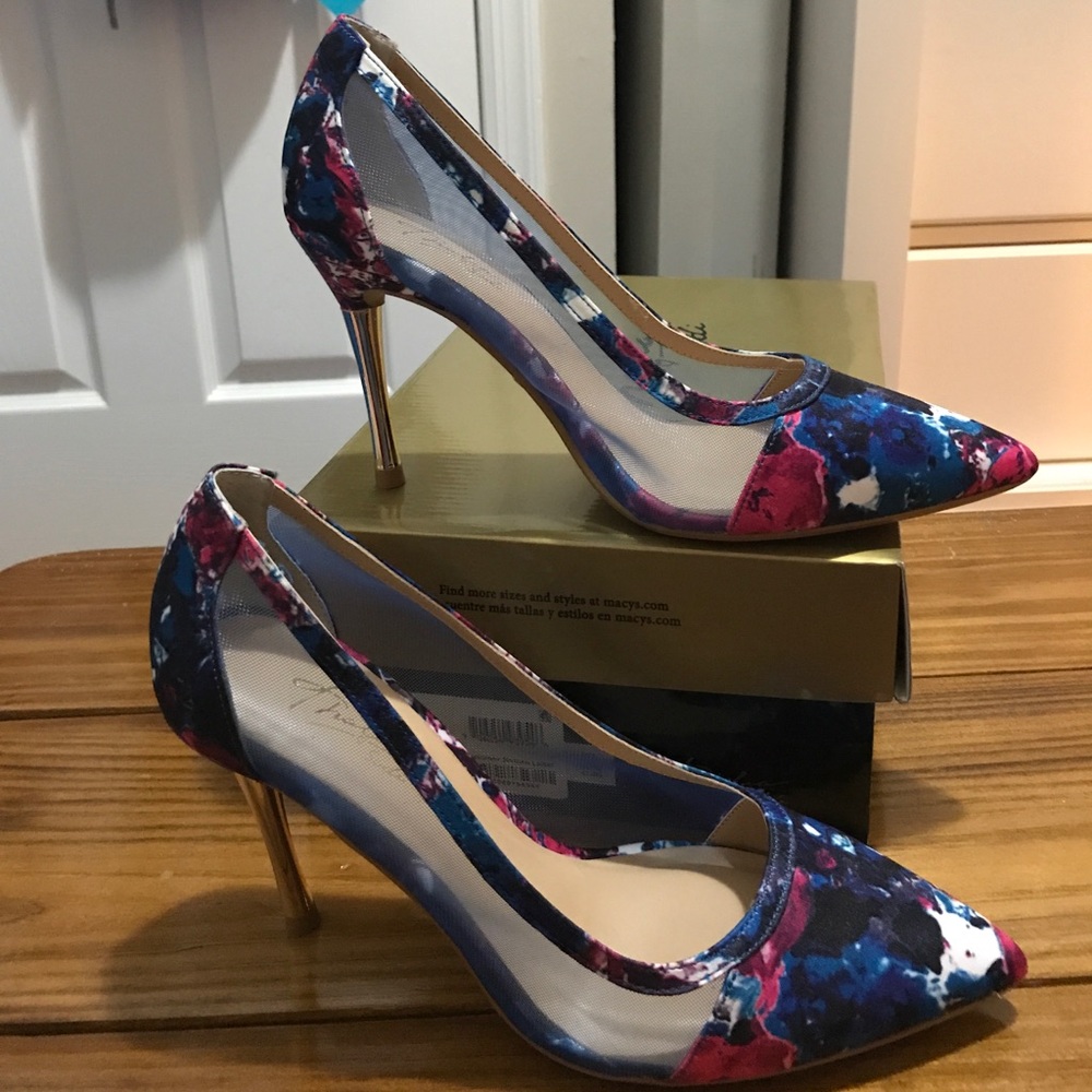 Thalia heels size 6