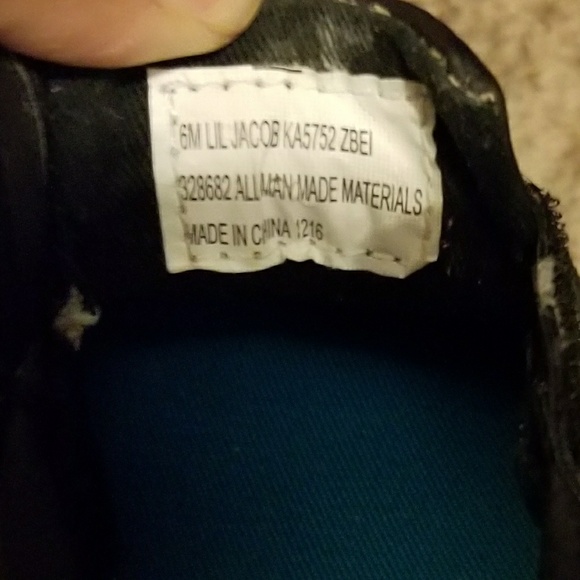 Shoes - Picture 2 of 4