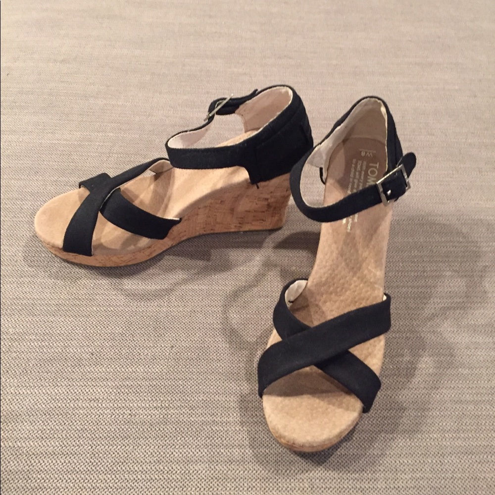 New! Toms strapping wedge black sandal size 8