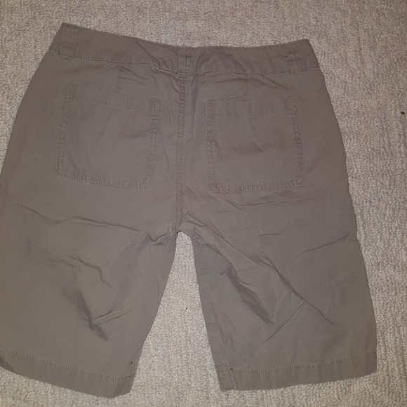 Old Navy khaki shorts size 4 - Picture 2 of 2