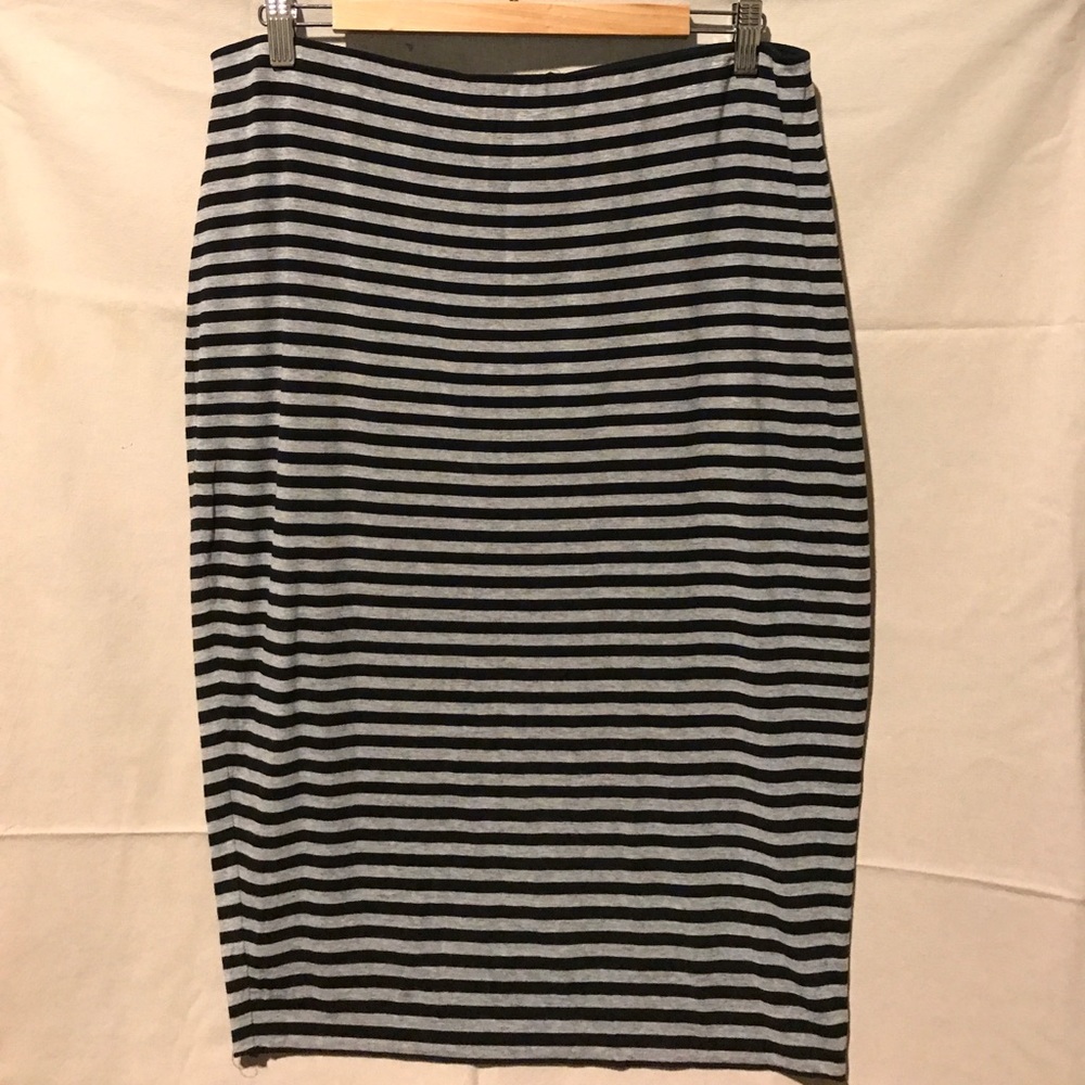 Vince Camuto knit pencil skirt, knee length