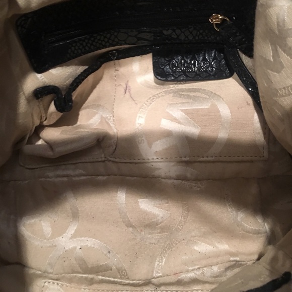 HOT SALE! MICHAEL KORS Python ID Chain Hobo - Picture 6 of 7