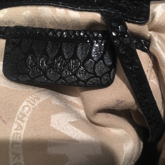 HOT SALE! MICHAEL KORS Python ID Chain Hobo - Picture 7 of 7