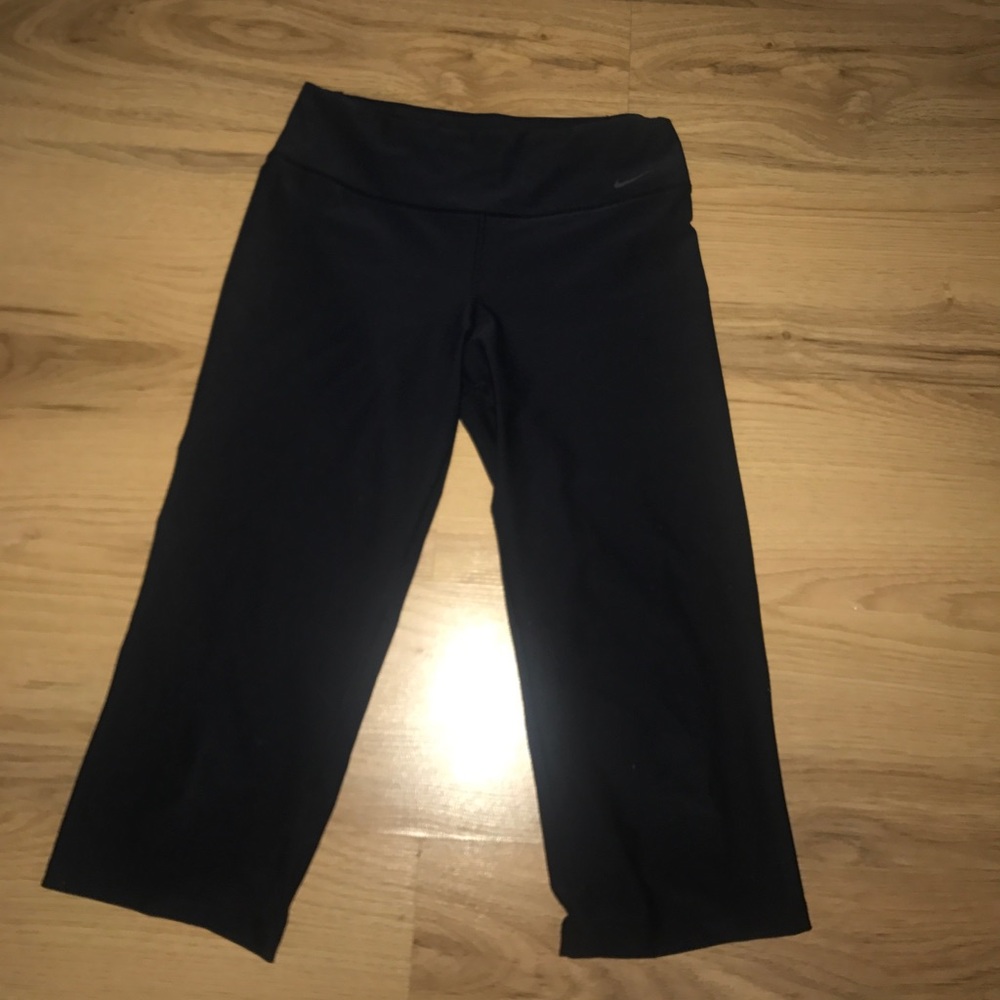 !Nike dri fit capris size medium