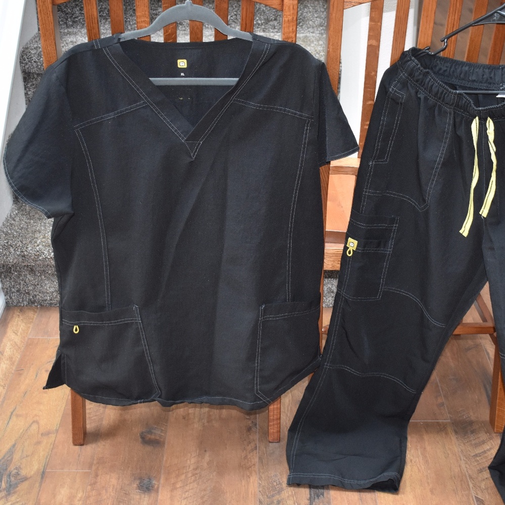 Scrub set