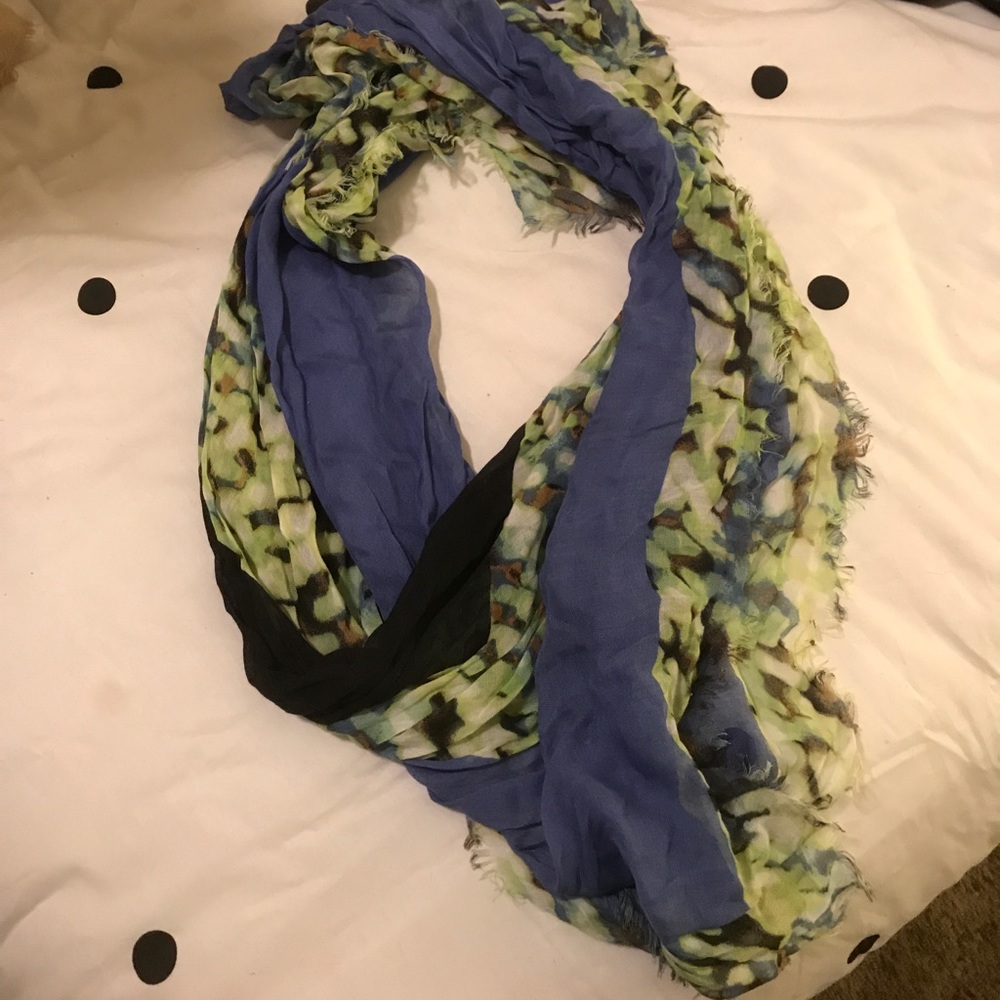 VS scarf!