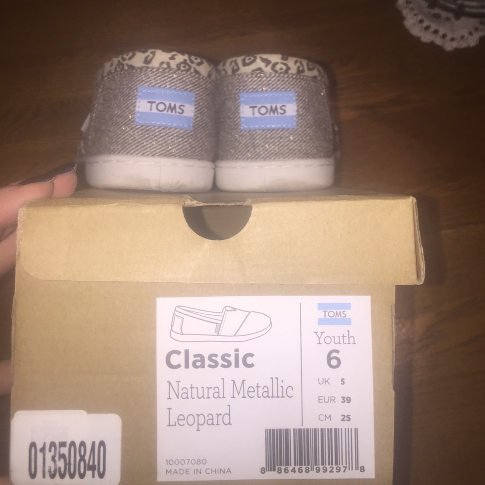Toms - Picture 4 of 8