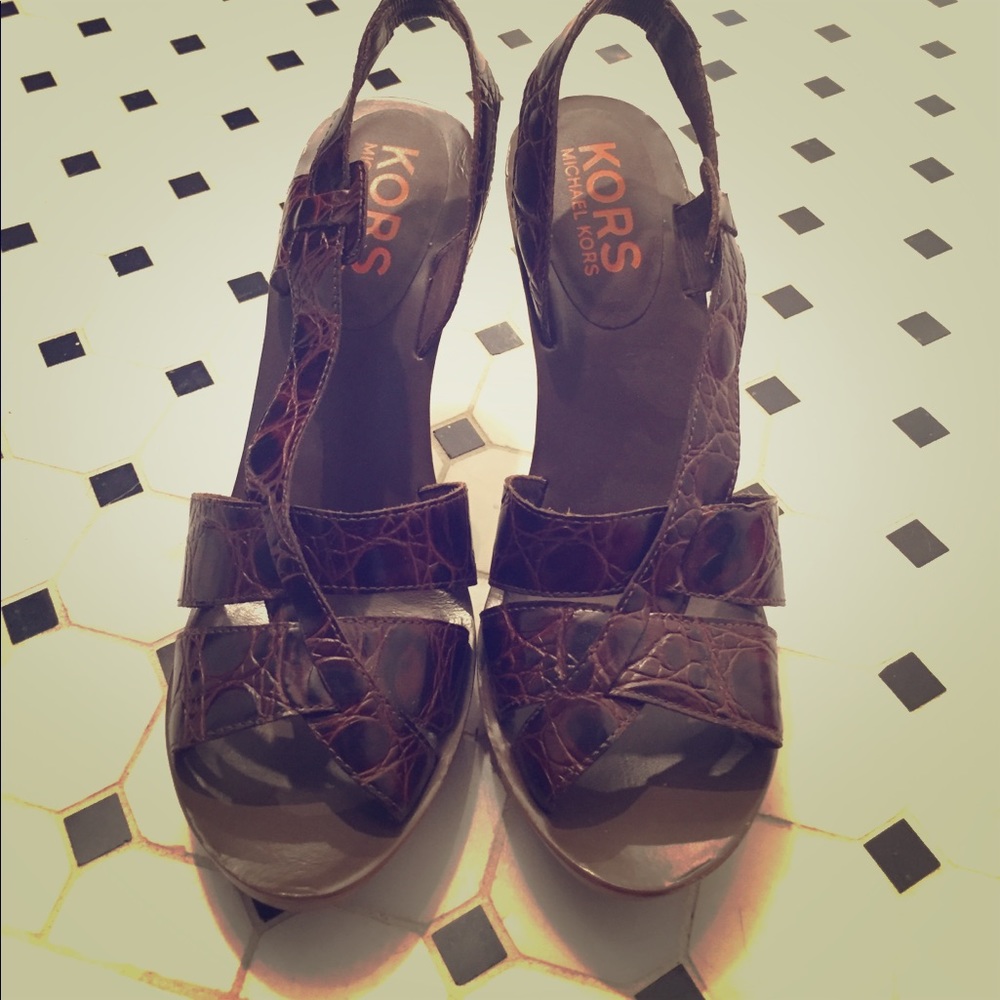 New - Never worn-Michael Kors sz 7.5 sandals/pumps