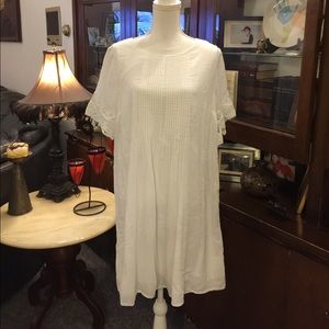 NWT Cute White Old Navy Dress a With Lace Sleeves!