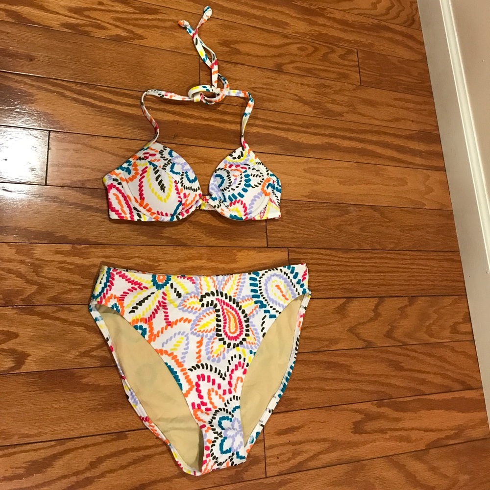 NWOT multi colored Victoria’s Secret bikini 34A/M